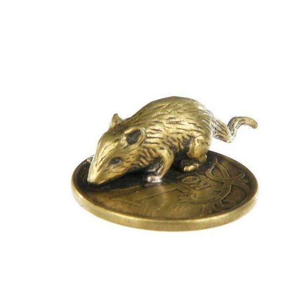 Amulette d'une souris à bourse avec une pièce de bon augure en matière d'argent