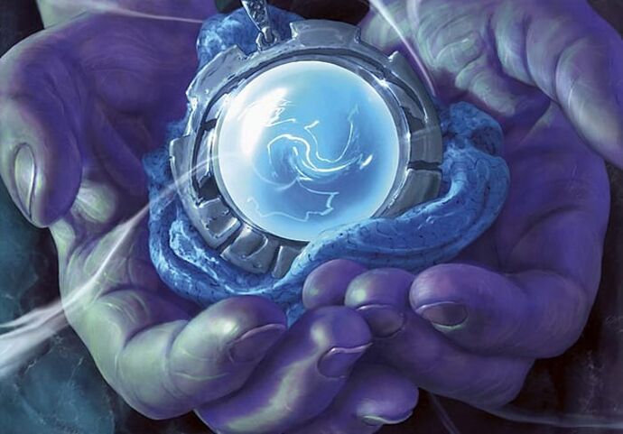 amulette magique dans les mains et la chargeant