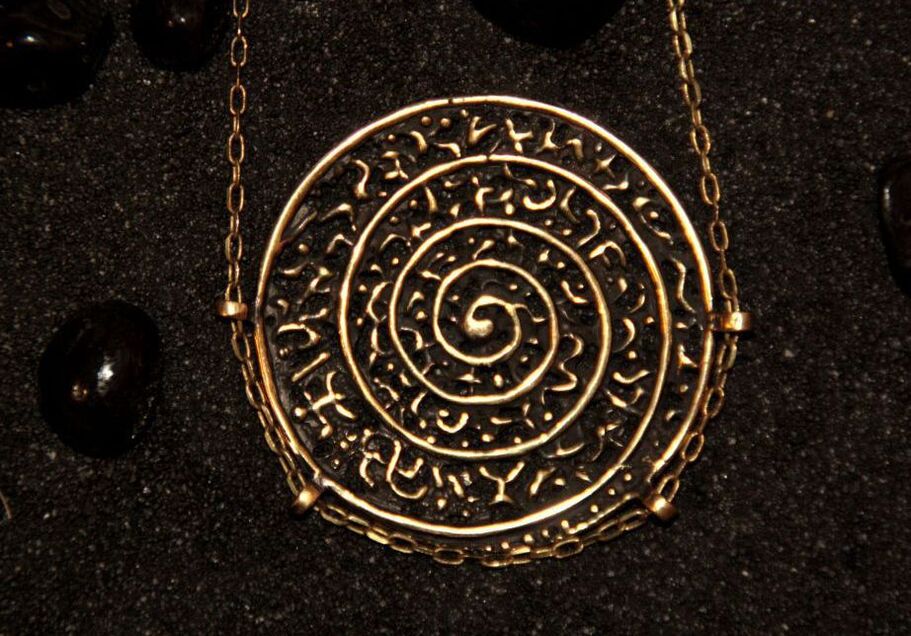 amulette en spirale porte-bonheur
